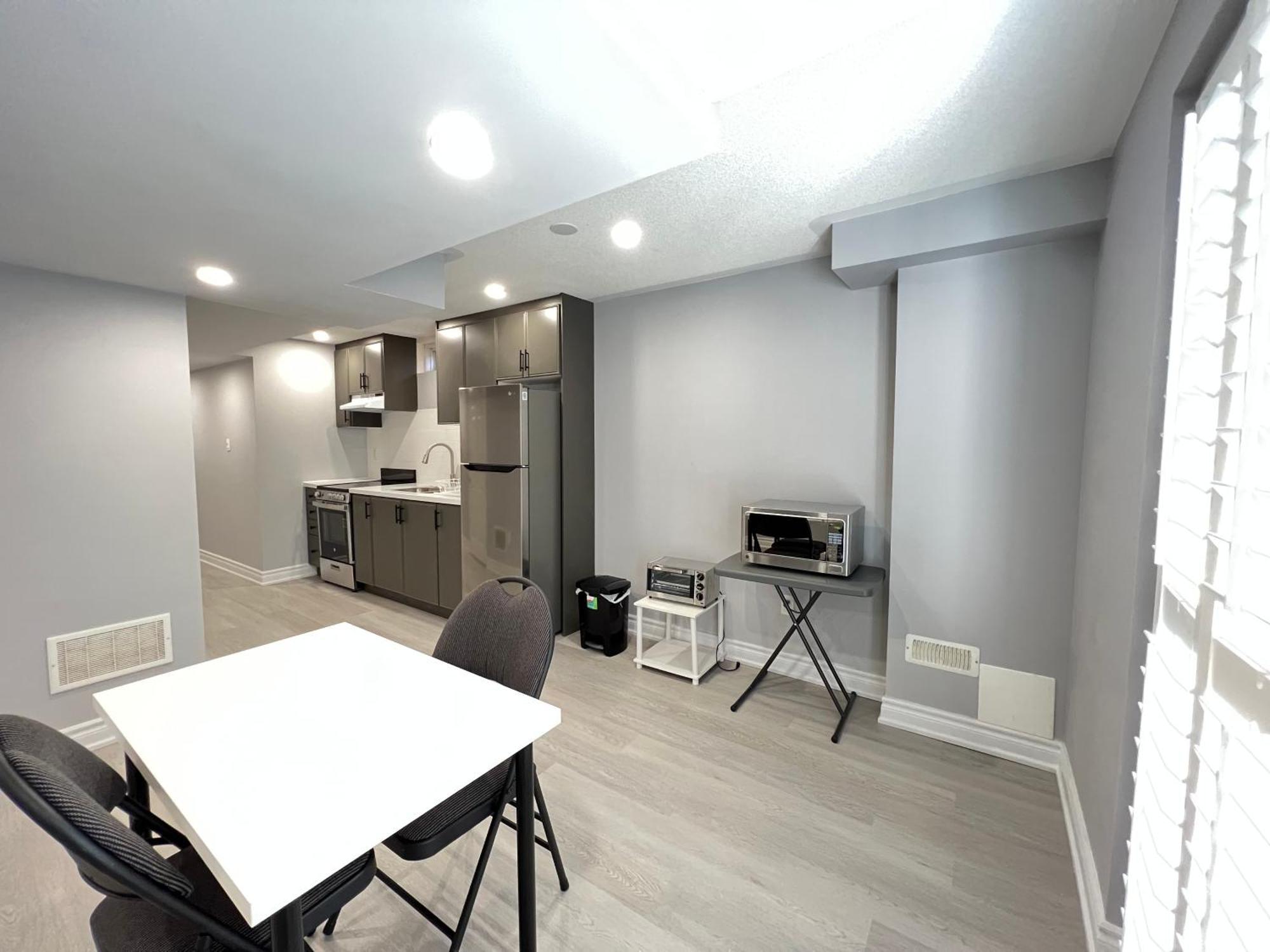 Beautiful Vacation Home Near Toronto Airport 密西沙加 客房 照片